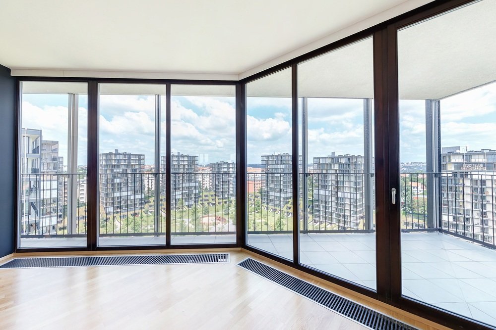 Ceiling to floor windows are stylish - HomeSelfe